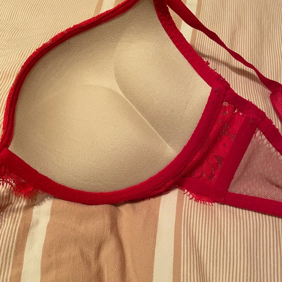 Red Lace Bombshell Victoria Secret Bra 32D - Picture 6 of 6